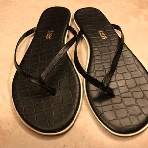 TKEES black flip flop sandals